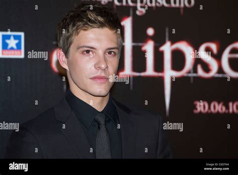  Xavier Samuel Live in Roma: Un'Esplosione di Talento e Glamour Sullo Schermo del Cinema Italiano